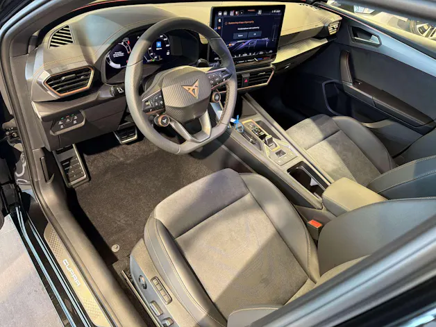 CUPRA LEON ST 2.0 TSi VZ 333PS 4Drive DSG-Automat
