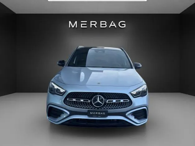 MERCEDES-BENZ GLA 200 Night Star 7G-D