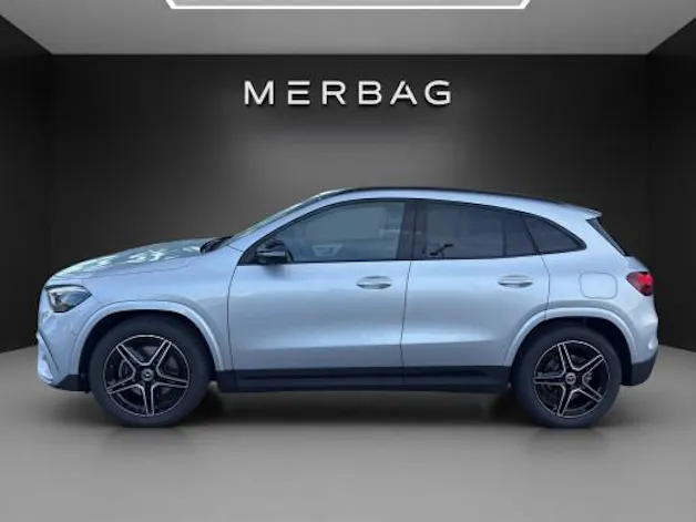 MERCEDES-BENZ GLA 200 Night Star 7G-D