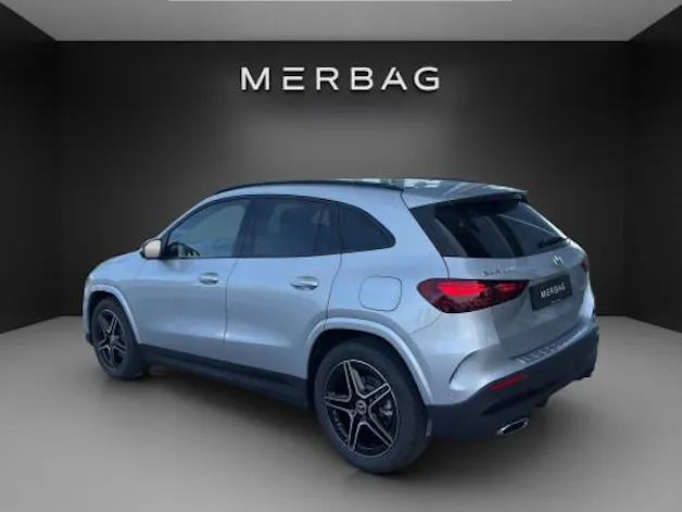 MERCEDES-BENZ GLA 200 Night Star 7G-D