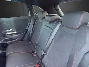 MERCEDES-BENZ GLA 200 Night Star 7G-D