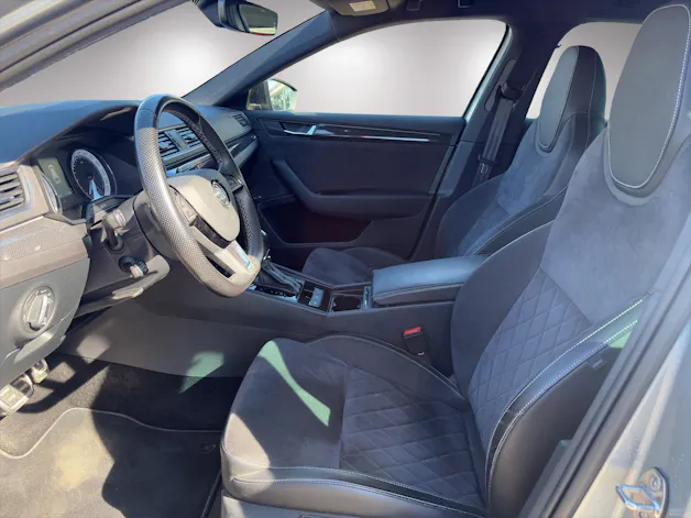 SKODA Superb Combi 2.0 TSI SportLine+ 4x4 DSG