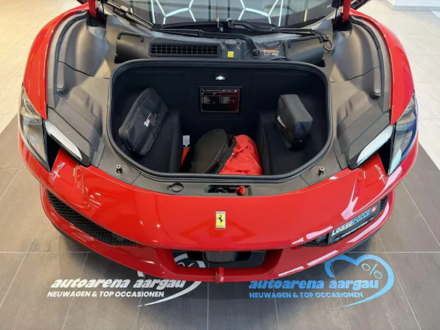 FERRARI 296 GTB 830PS Automat