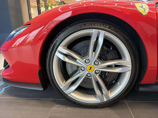 FERRARI 296 GTB 830PS Automat