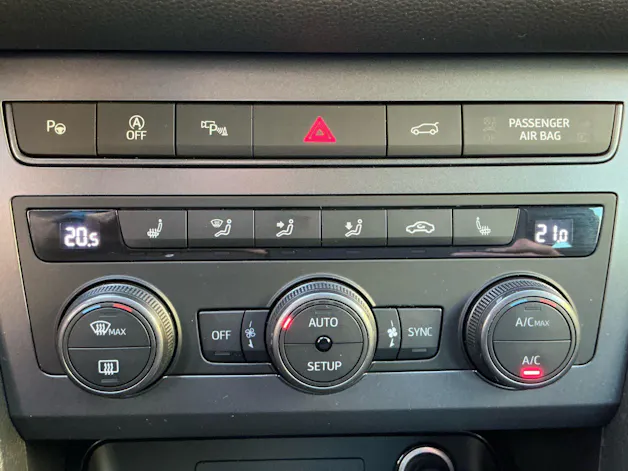 CUPRA Ateca VZ 4 DRIVE *** PANORAMAGLASDACH & ANHÄNGEKUPPLUNG ***