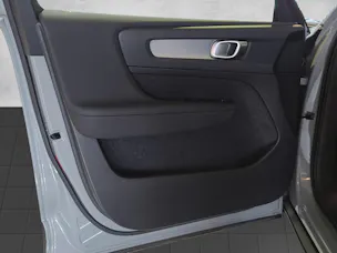 VOLVO XC40 2.0 B3 MH XCITE