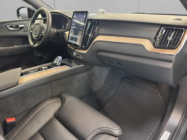 VOLVO XC60 2.0 T8 TE Ultra Dark eAWD