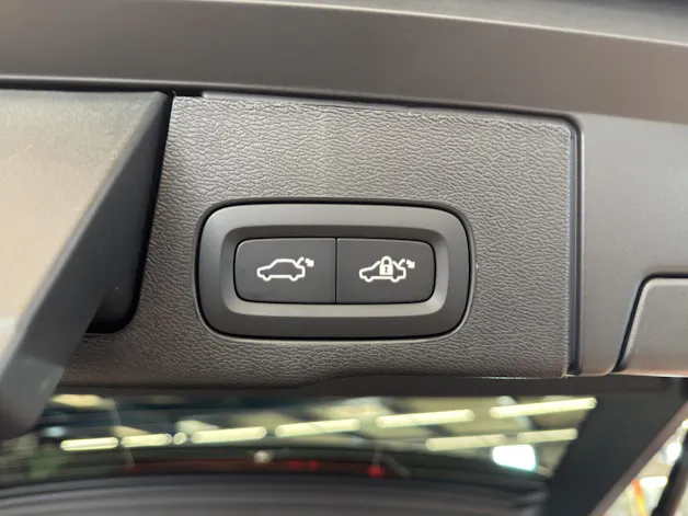 VOLVO XC60 2.0 T8 TE Ultra Dark eAWD