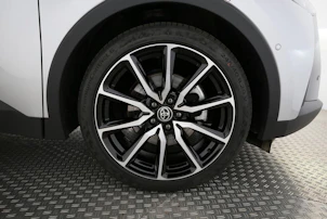 Fahrzeugbild TOYOTA C-HR 2.0 HEV GR Sport 4x4