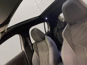 PEUGEOT 208 1.2 Hybrid 145 GT Exclusive