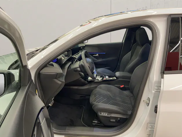 PEUGEOT 208 1.2 Hybrid 145 GT Exclusive