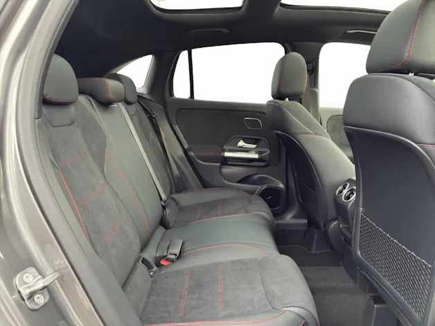 MERCEDES-BENZ GLA 250 AMG Line 4Matic Swiss Star