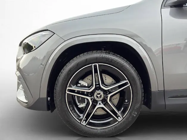 MERCEDES-BENZ GLA 250 AMG Line 4Matic Swiss Star