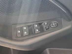 https://vehicle.imgix.net/4510395/5915f342-7124-45dc-99cf-52c8c37becf8.jpg