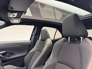 https://vehicle.imgix.net/4510455/4b79bdac-a6bb-410c-bfd8-3474daa25a17.jpg
