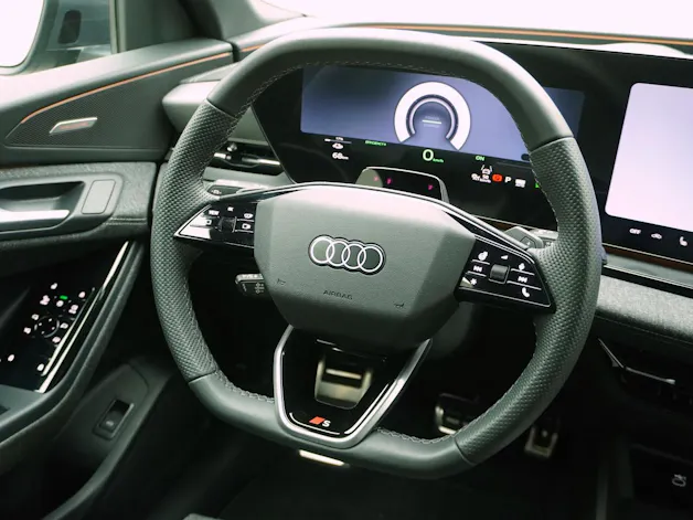 AUDI Q6 e-tron S line quattro