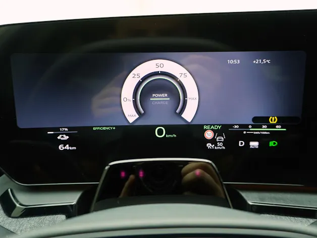 AUDI Q6 e-tron S line quattro