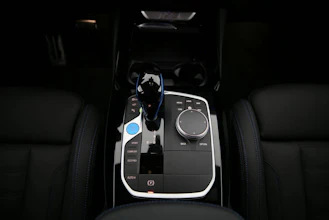 https://vehicle.imgix.net/4510600/a87be31e-8b45-4ca0-94ce-2223b03c65fd.jpg