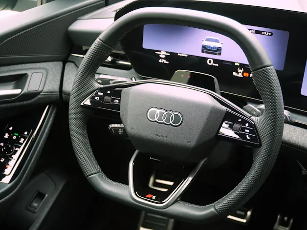AUDI Q6 e-tron S line quattro