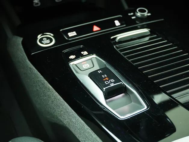 AUDI Q6 e-tron S line quattro