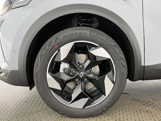 RENAULT Captur 1.8 E-Tech techno