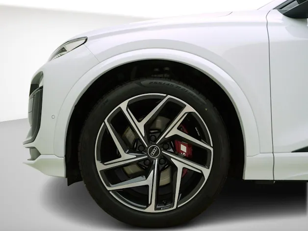 AUDI SQ6 e-tron quattro