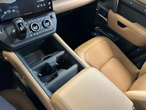 Fahrzeugbild LAND ROVER Defender 110 2.0 P300e X-Dynamic HSE