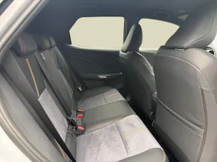 Lexus LBX 1.5 Hybrid Cool AWD