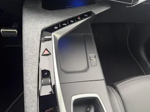 PEUGEOT 5008 1.2 Hybrid GT 7-Plätzer 145PS*