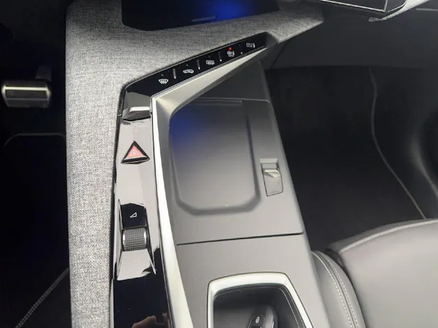 PEUGEOT 5008 1.2 Hybrid GT 7-Plätzer 145PS*