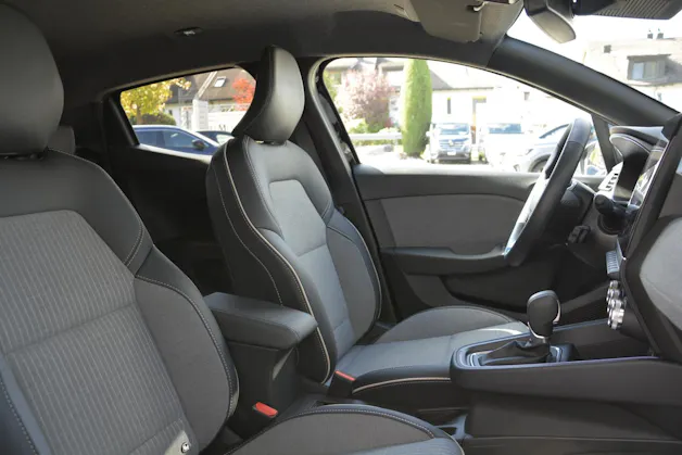 RENAULT Clio 1.6 E-Tech techno