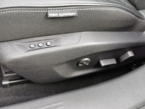 https://vehicle.imgix.net/4511199/d9e1e662-42d2-4f49-b99a-e3ceb9f5b58f.jpg