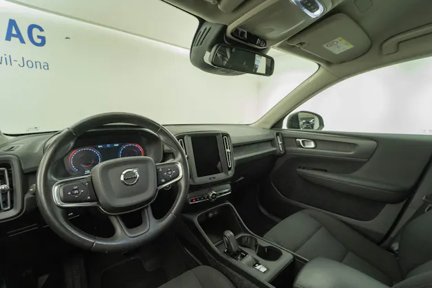 VOLVO XC40 1.5 T3 Momentum Light