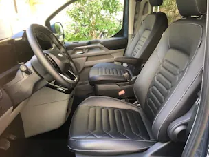 FORD Tourneo C Bus 320 L1 2.0 EcoBlue 170 Titanium