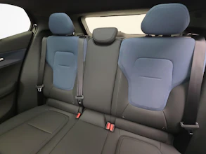 https://vehicle.imgix.net/4512102/98ed3f9a-941f-423d-b69d-1cc6a2eaf0a8.jpg