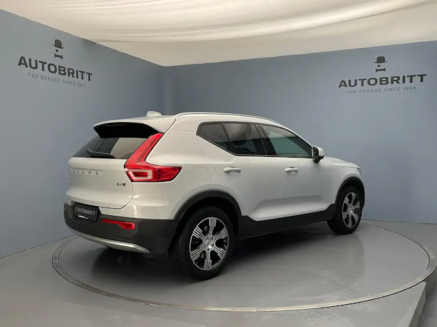 VOLVO XC40 2.0 B4 MH Momentum AWD