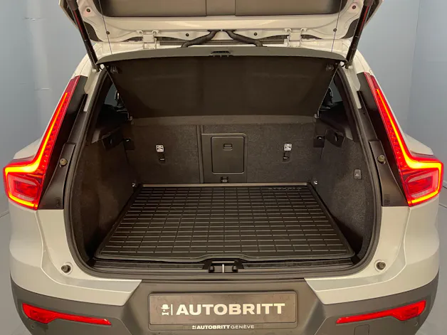 VOLVO XC40 2.0 B4 MH Momentum AWD