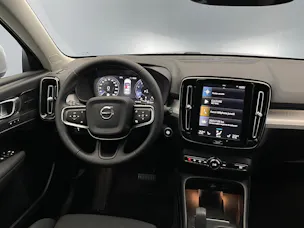 VOLVO XC40 2.0 B4 MH Momentum AWD