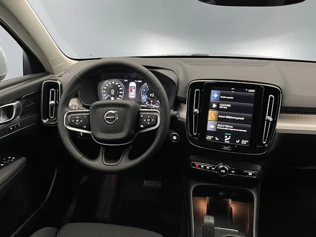 VOLVO XC40 2.0 B4 MH Momentum AWD