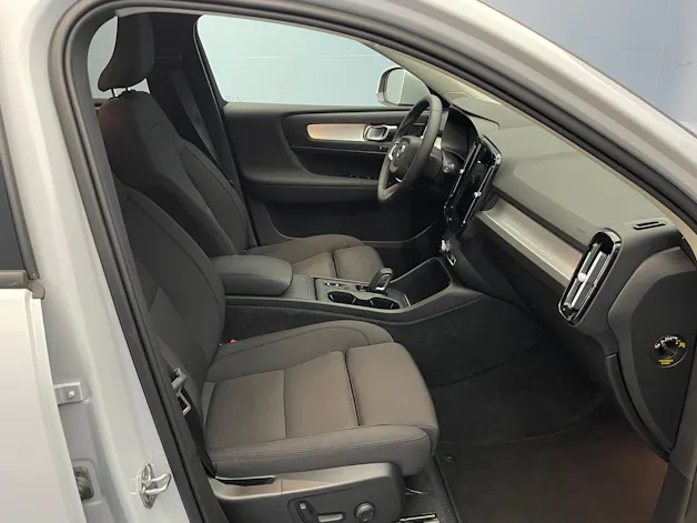 VOLVO XC40 2.0 B4 MH Momentum AWD