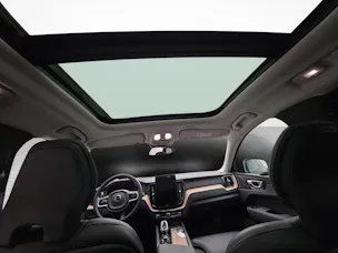 VOLVO XC60 2.0 B5 MH Plus Dark AWD