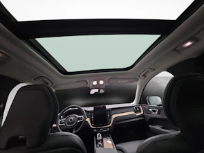 Fahrzeugbild VOLVO XC60 2.0 B5 MH Plus Dark AWD