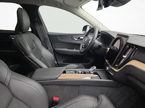 Fahrzeugbild VOLVO XC60 2.0 B5 MH Plus Dark AWD
