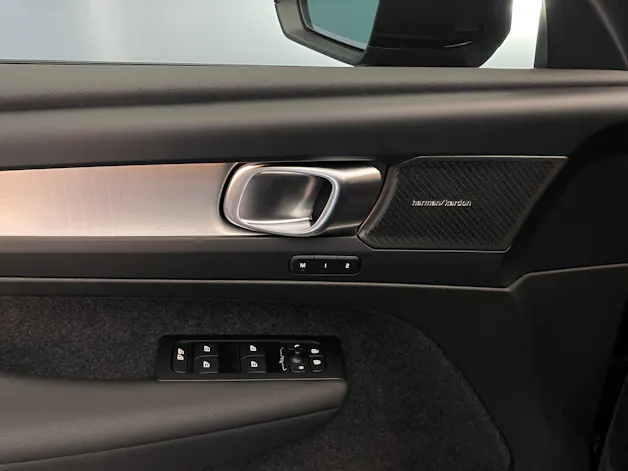 VOLVO XC40 2.0 B4 MH Black Edition