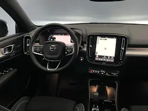 VOLVO XC40 2.0 B4 MH Black Edition