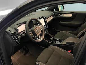 VOLVO XC40 2.0 B4 MH Black Edition
