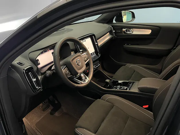 VOLVO XC40 2.0 B4 MH Black Edition