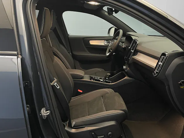 VOLVO XC40 2.0 B4 MH Black Edition