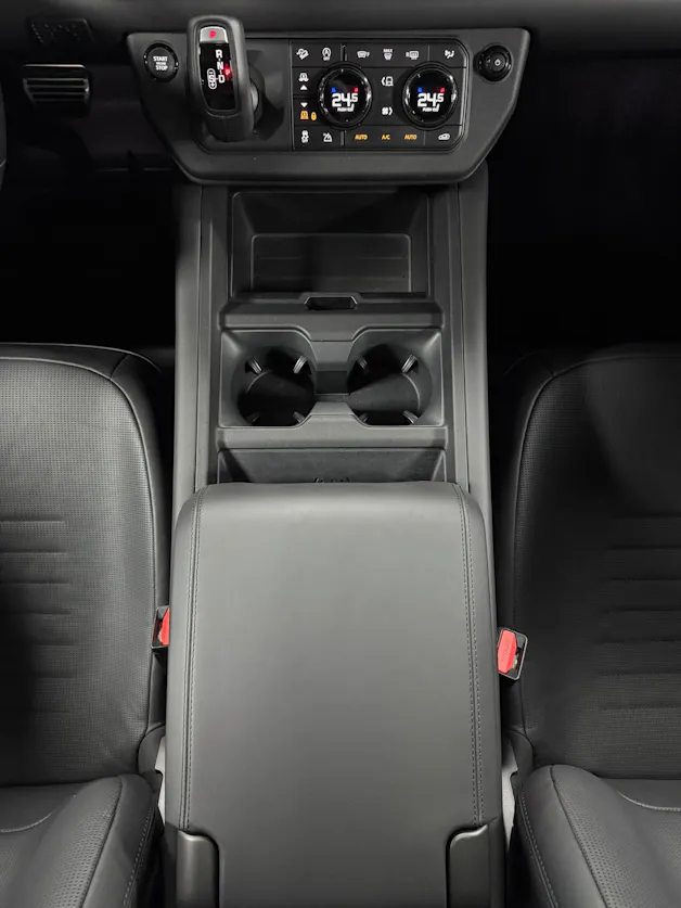 Land Rover Defender 110 4.4 V8 Octa Black