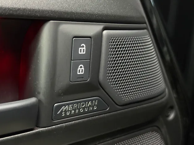 Land Rover Defender 110 4.4 V8 Octa Black